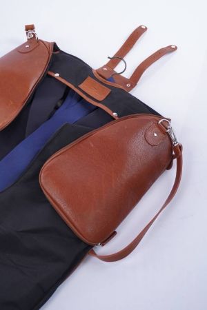 PORTATRAJE CUERO FLOATER